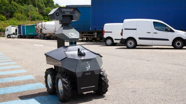 Robots de sécurité : derrière le SecuRobot de Securitas, le GR100 français de Running Brains